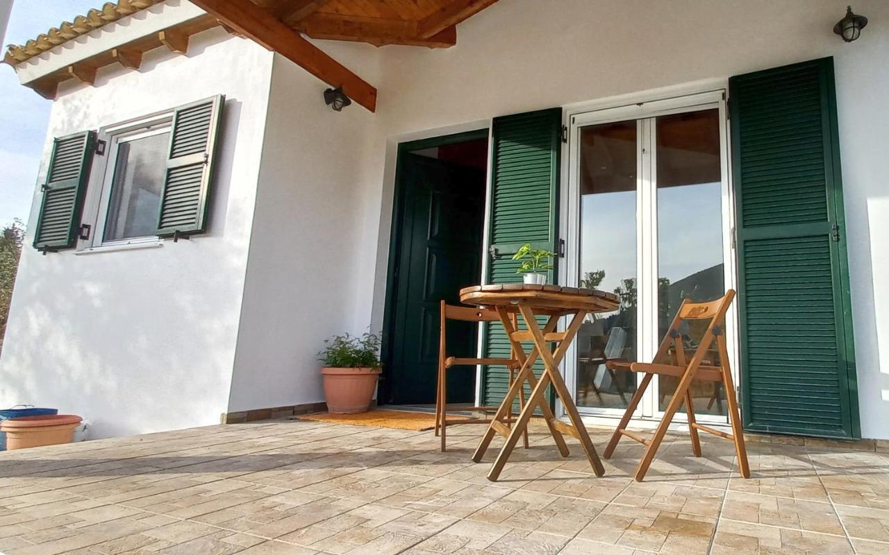 Lily Home_Lefkada ~ Private Country House Kondaraíni エクステリア 写真