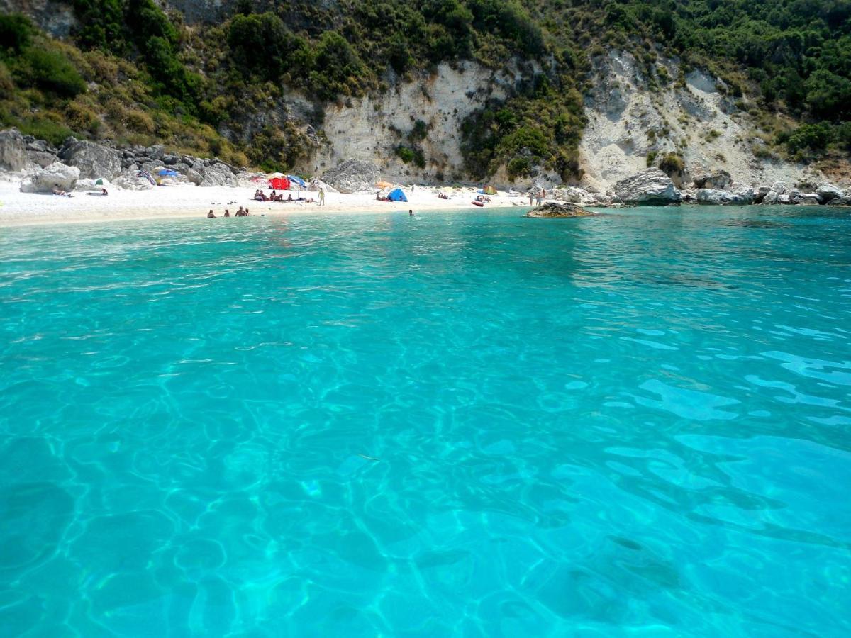 Lily Home_Lefkada ~ Private Country House Kondaraíni エクステリア 写真