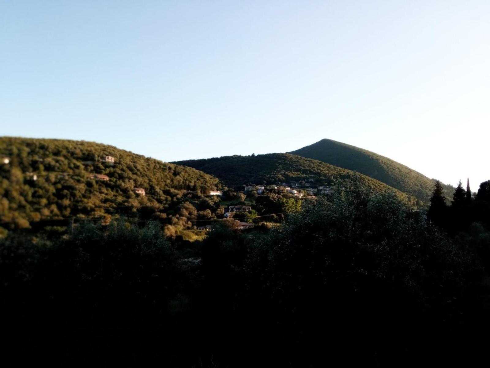 Lily Home_Lefkada ~ Private Country House Kondaraíni エクステリア 写真