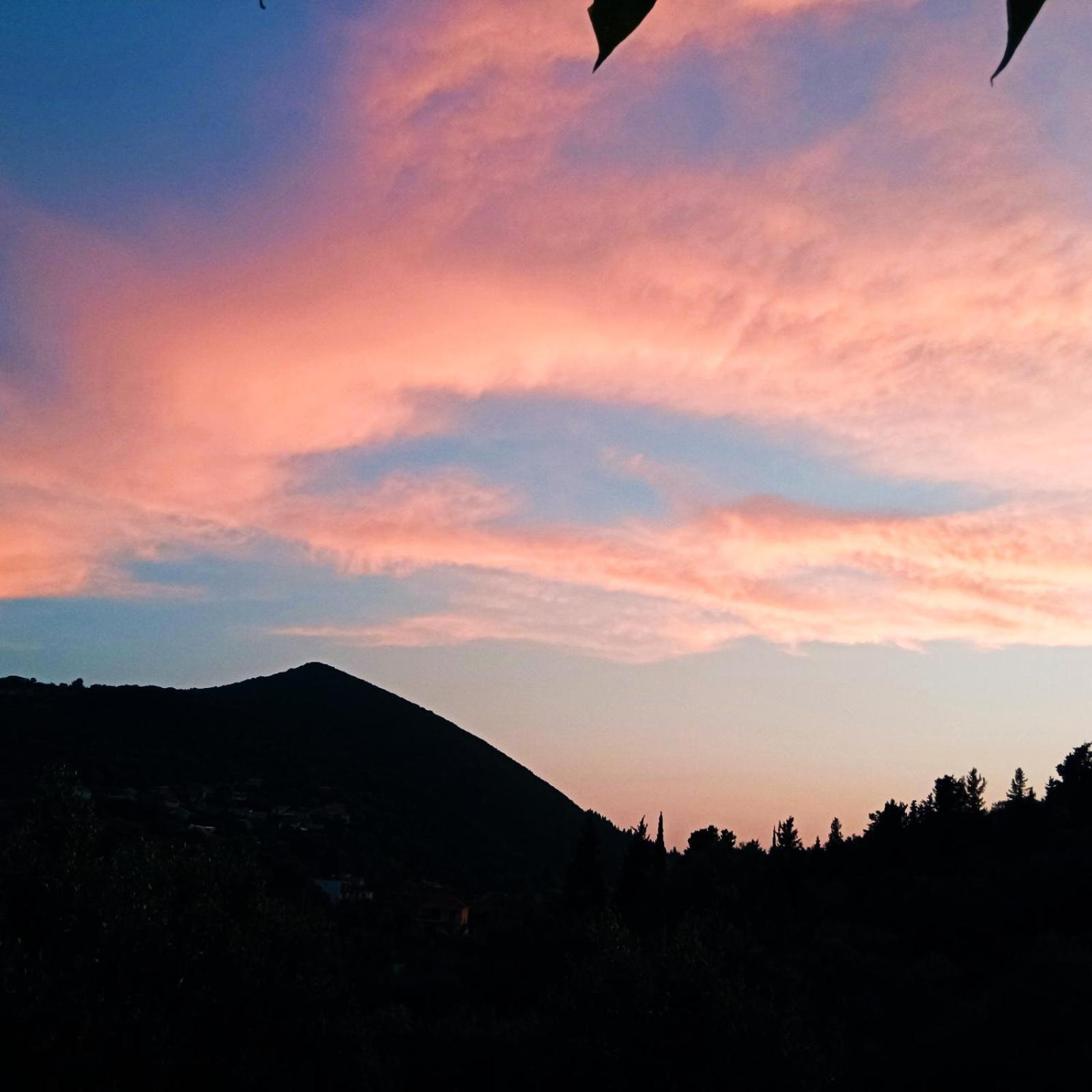 Lily Home_Lefkada ~ Private Country House Kondaraíni エクステリア 写真